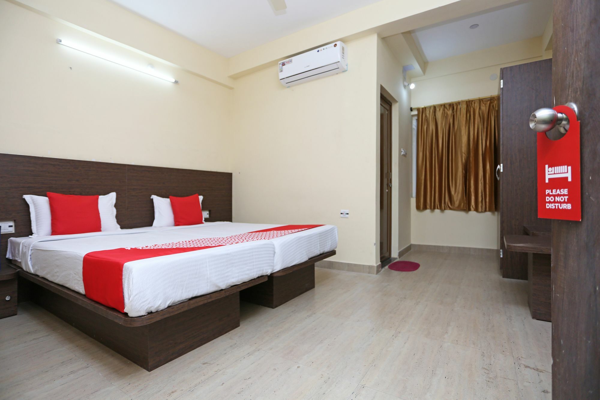 Oyo 11343 Hotel Sai International Bhubaneswar Exteriör bild